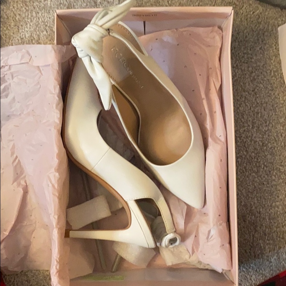 BCBGeneration henaya pumps - never worn - size 6
